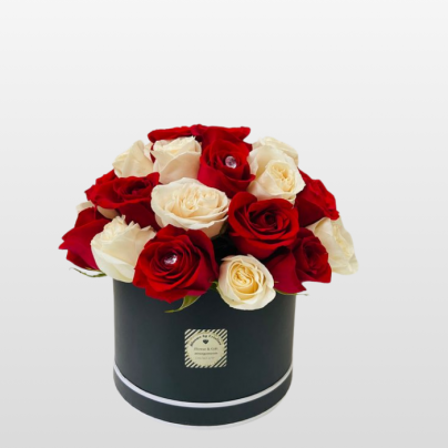 Σύνθεση με Κόκκινα και Εκρού Τριαντάφυλλα σε κουτί